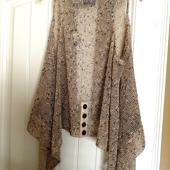 NWT Mesh vest with asymmetrical hem. One side - Picture 2 of 4